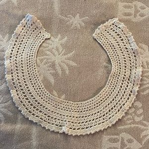 Vintage 1960’s crochet cream womenswear fashion collar.